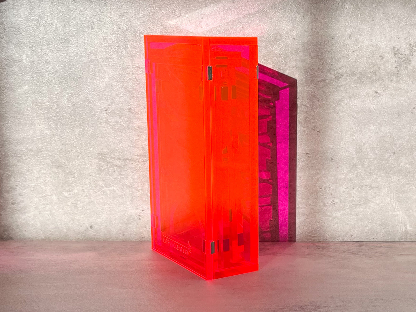 Magnetic collapsible dice tower