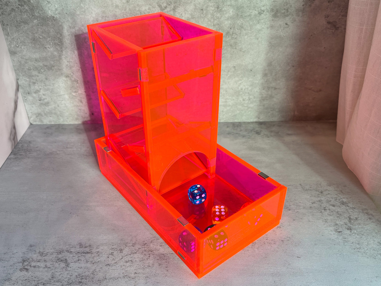 Magnetic collapsible dice tower