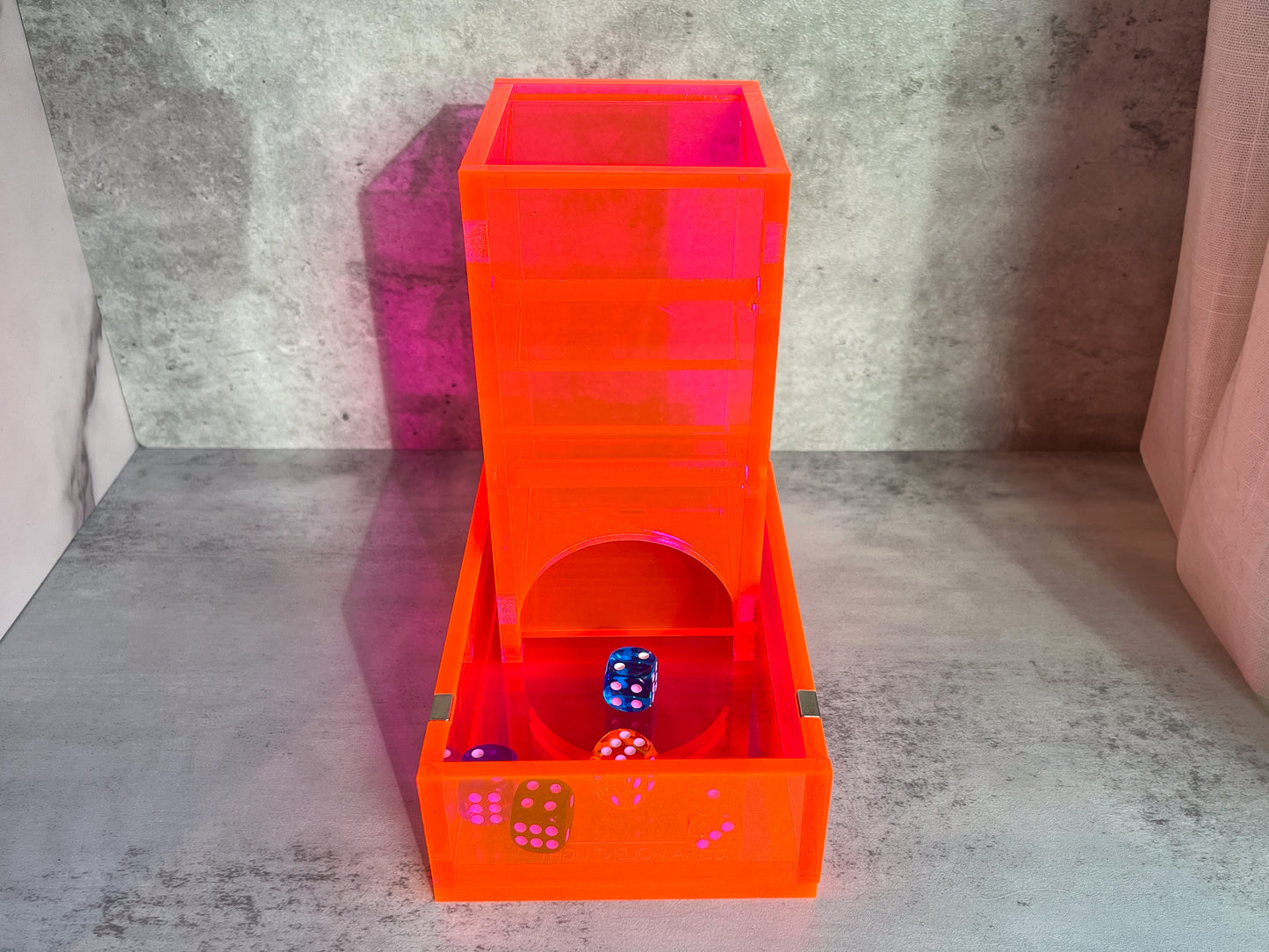 Magnetic collapsible dice tower
