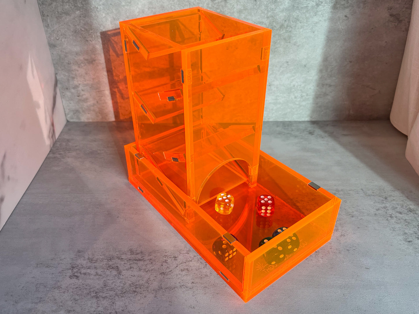 Magnetic collapsible dice tower
