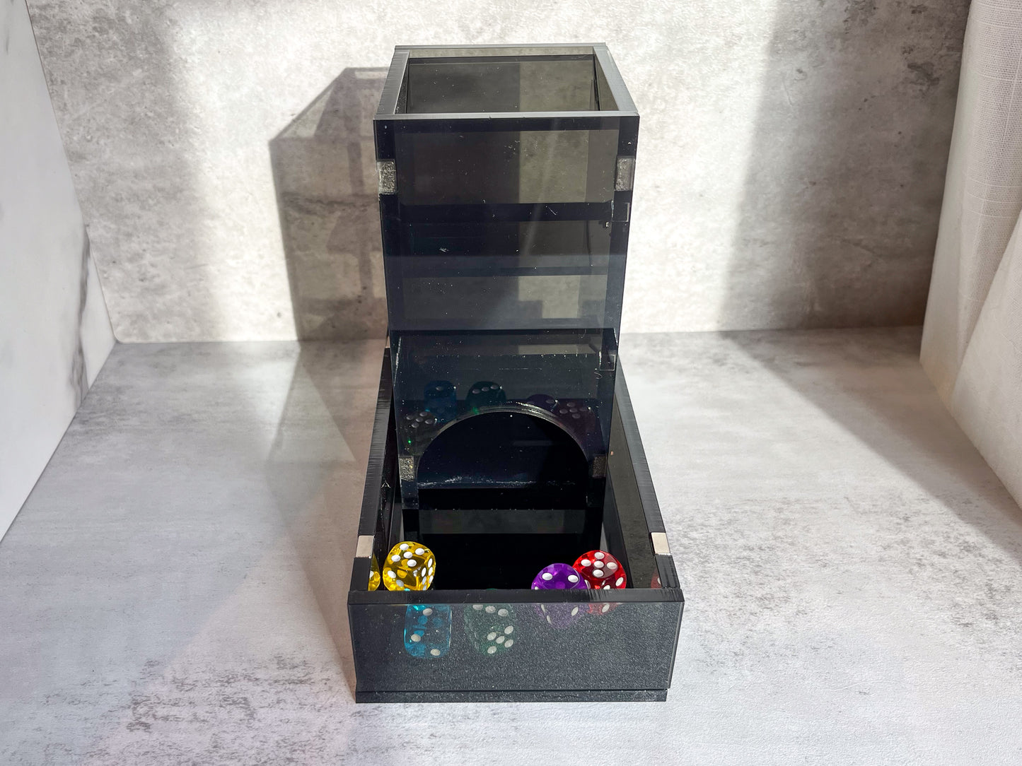 Magnetic collapsible dice tower