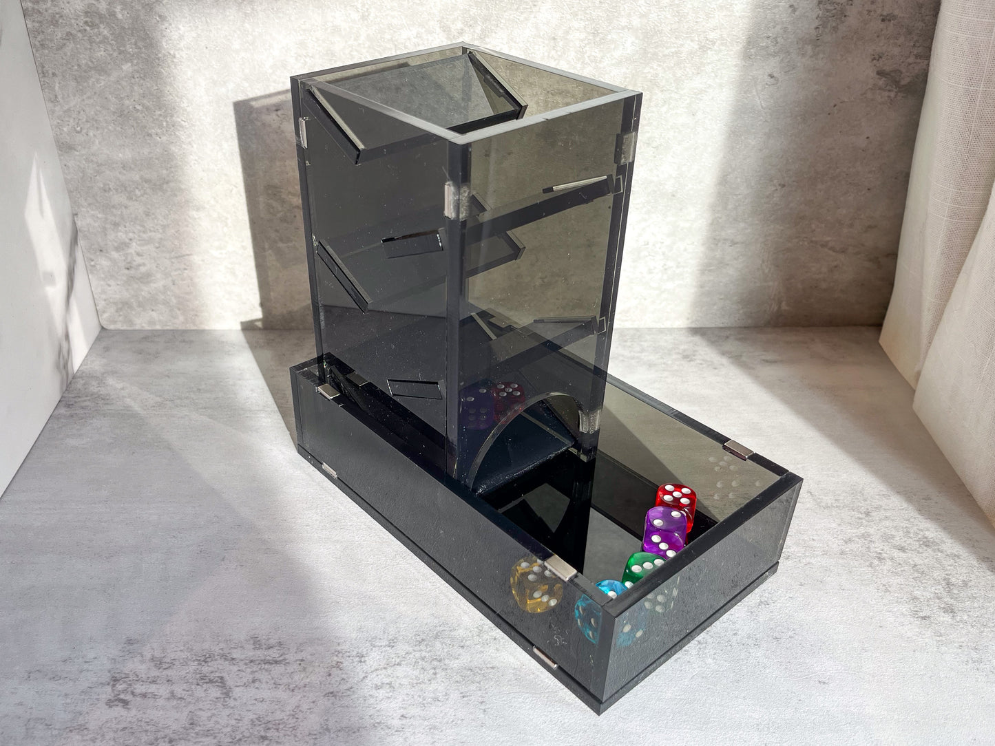 Magnetic collapsible dice tower