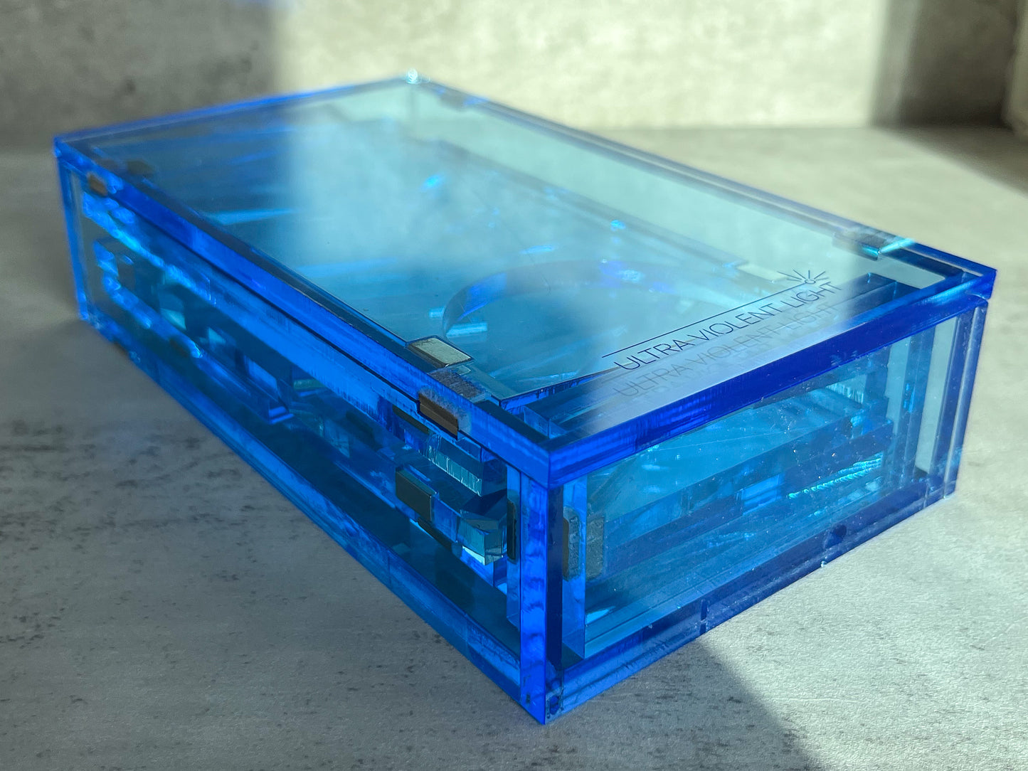 Magnetic collapsible dice tower