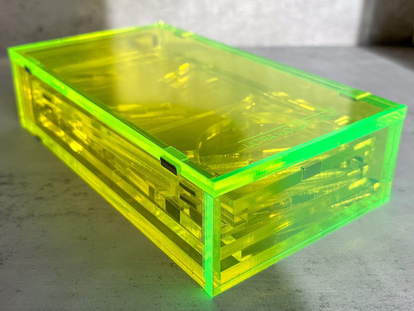 Magnetic collapsible dice tower
