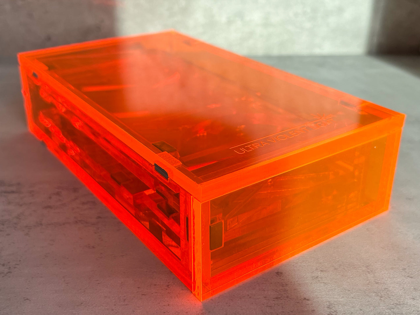 Magnetic collapsible dice tower