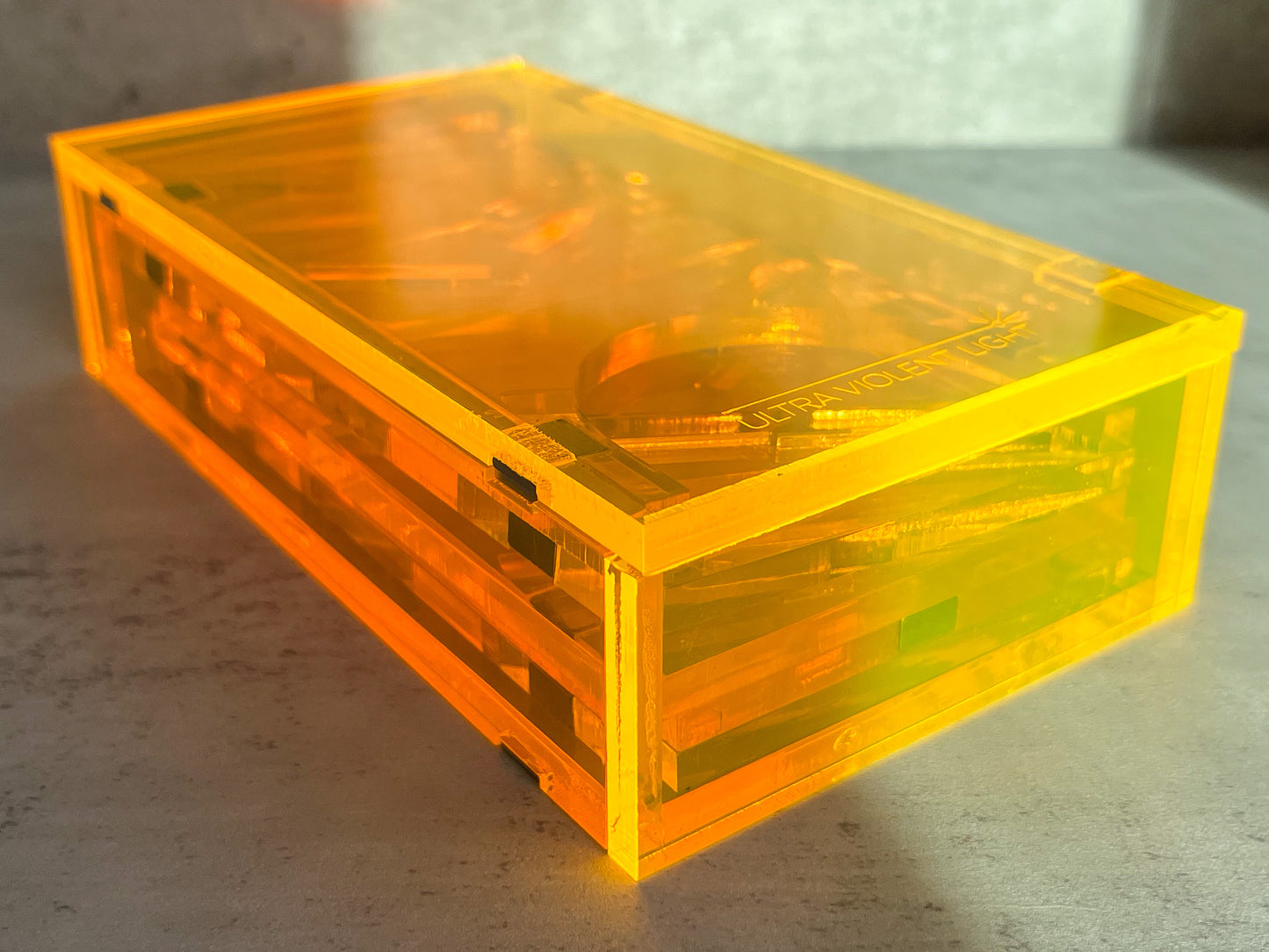 Magnetic collapsible dice tower
