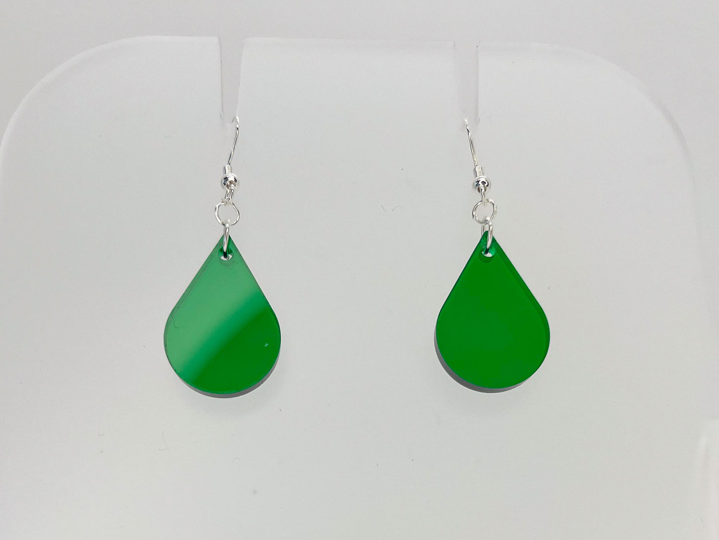 Green single sundrop hook dangle earrings