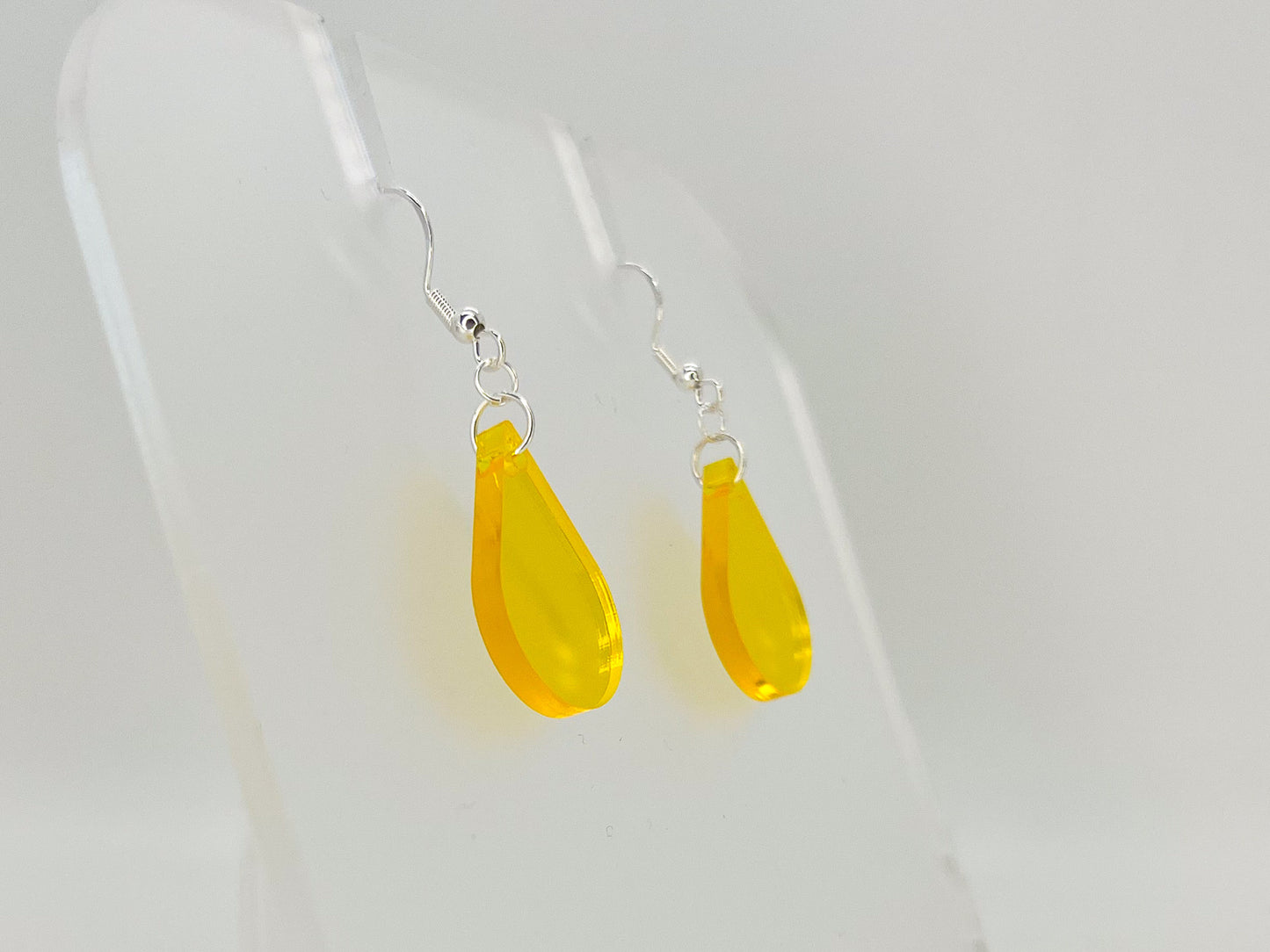 Yellow single sundrop hook dangle earrings