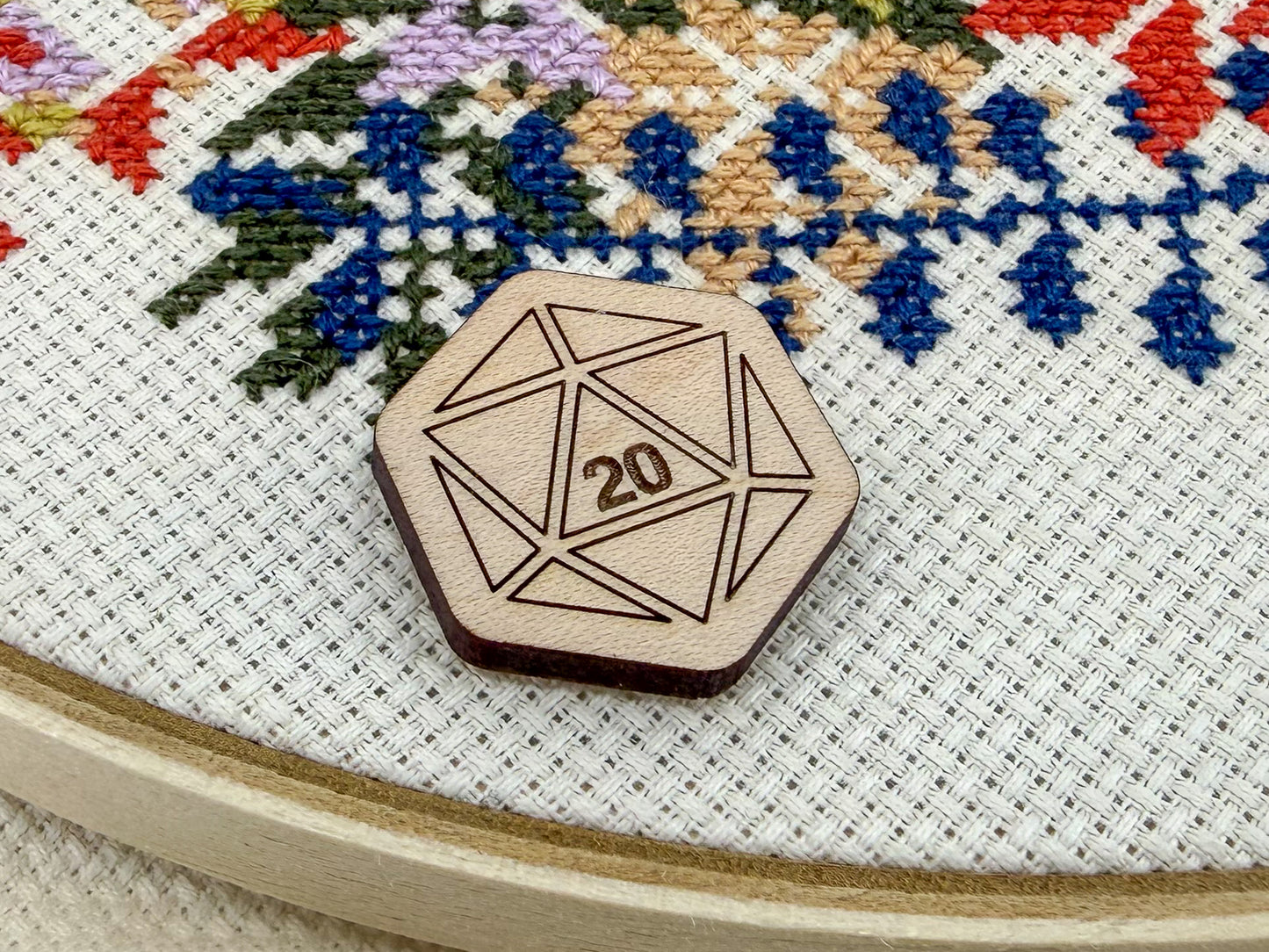 D20 needle minder