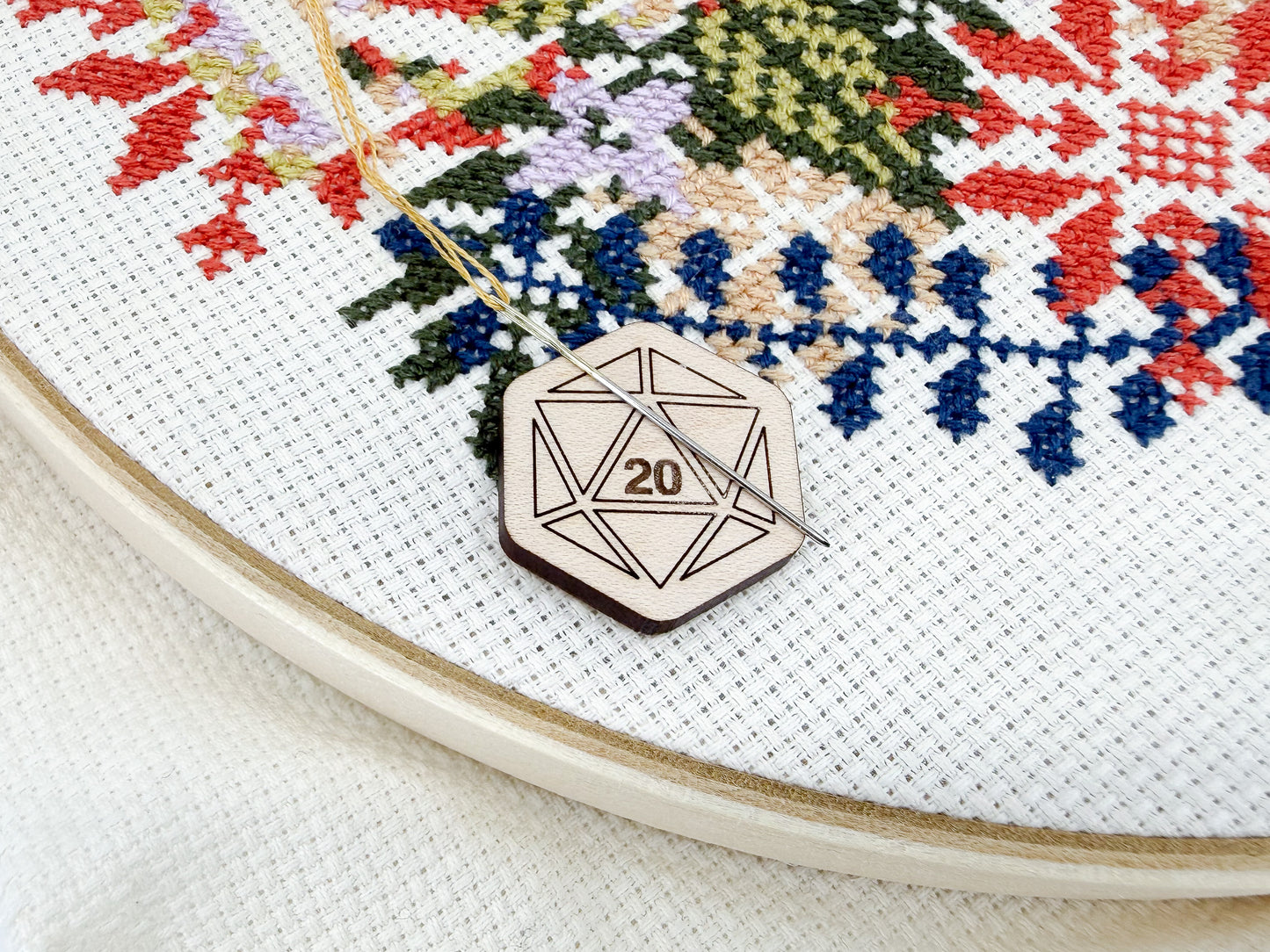 D20 needle minder