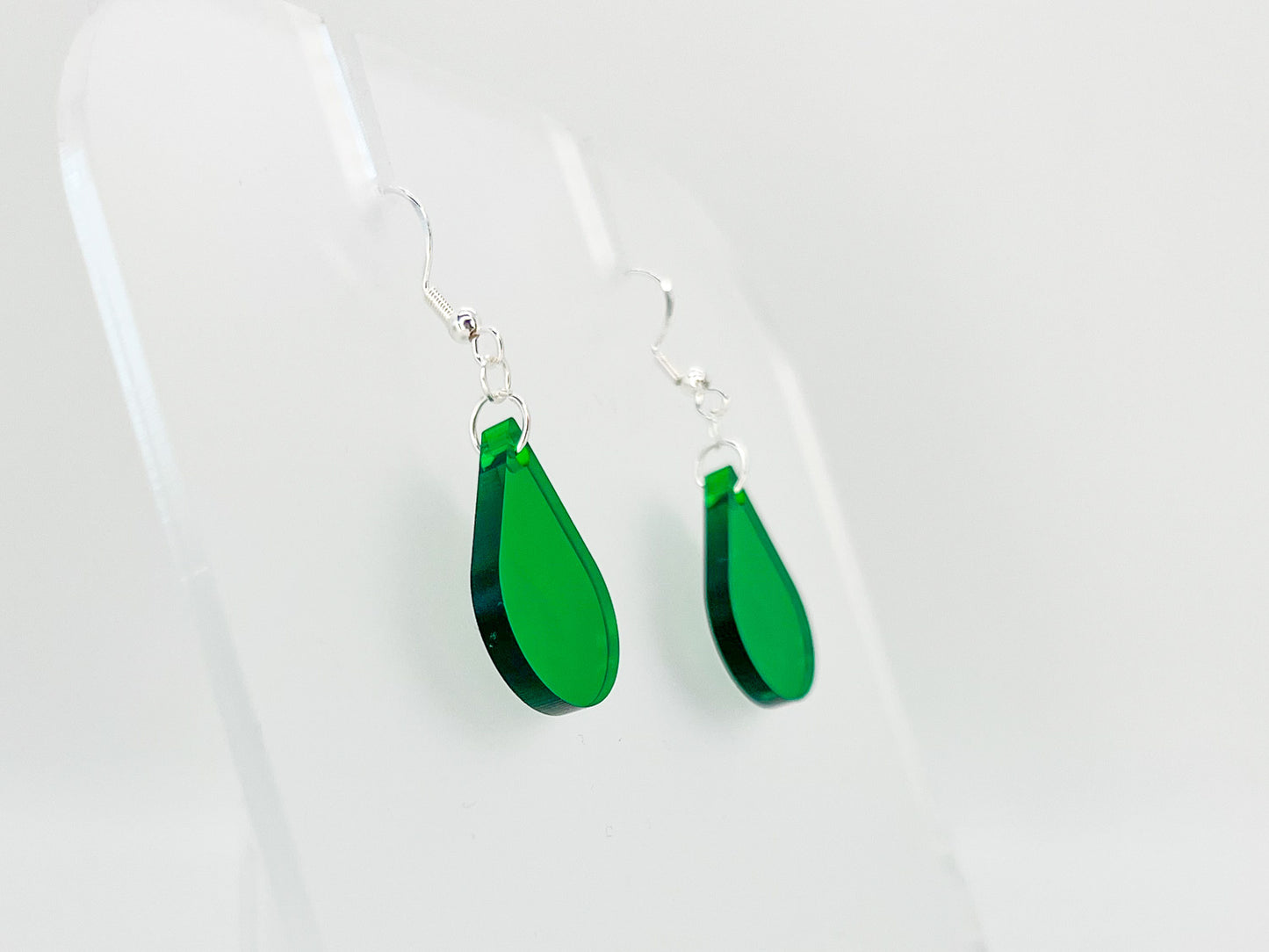 Green single sundrop hook dangle earrings