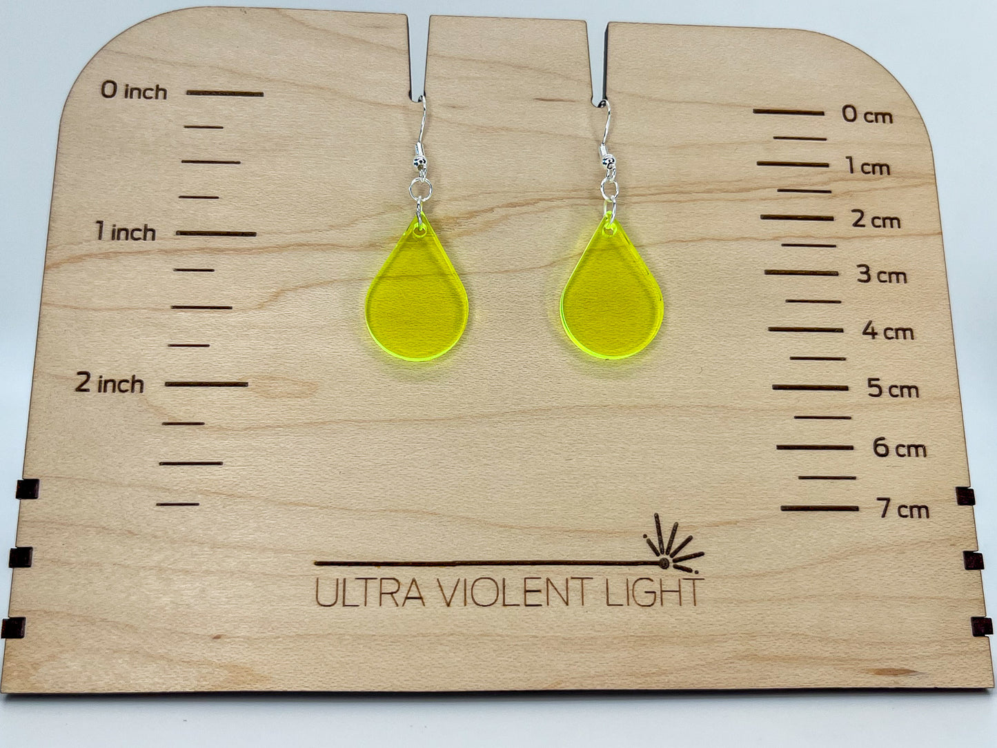 Green fluorescent single sundrop hook dangle earrings